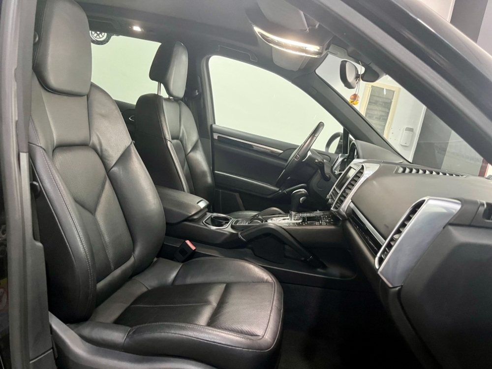 Porsche Cayenne Basis foto 19