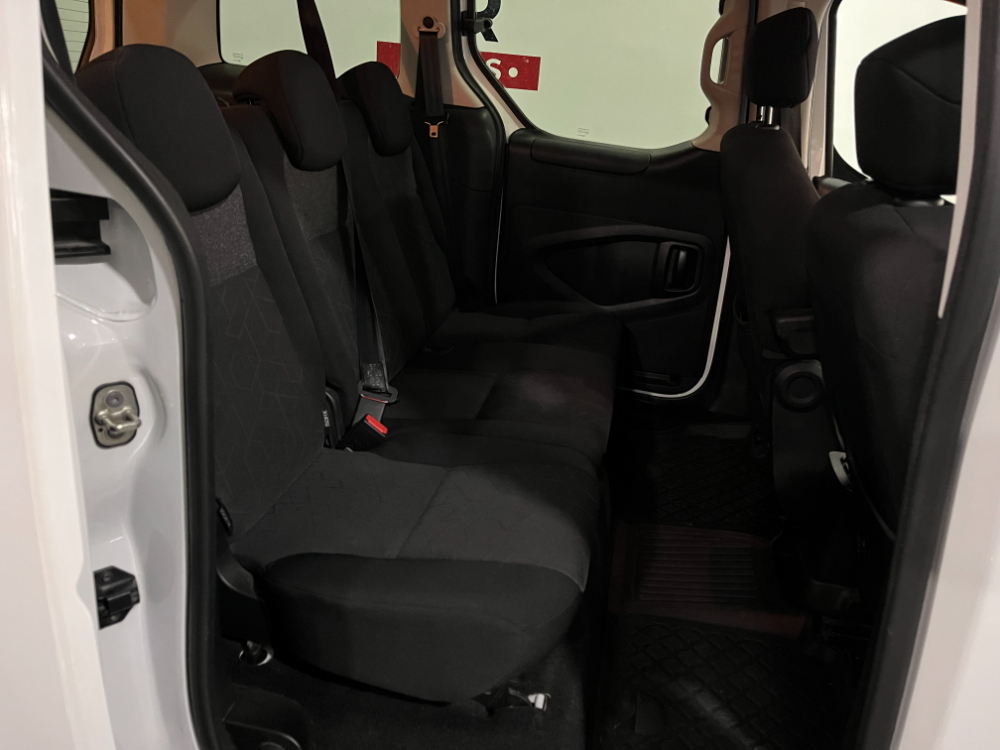 peugeot partner tepee foto 17